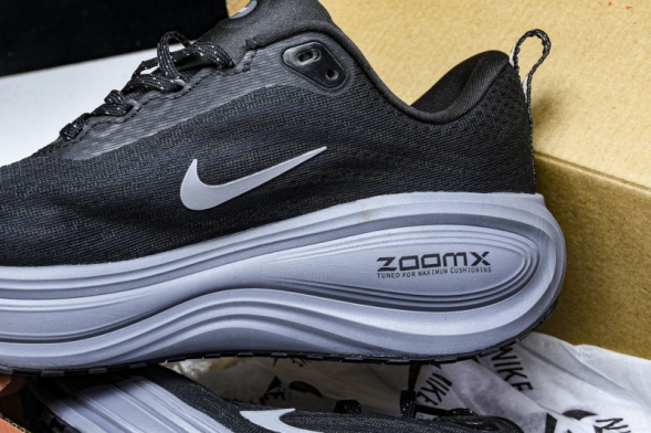 Nike Air ZoomX Vomero 18 Plus HM6805 