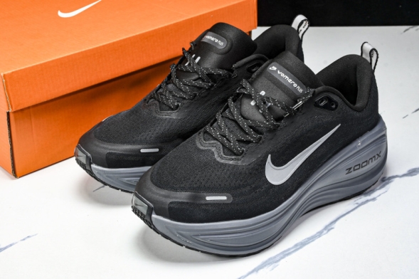 Nike Air ZoomX Vomero 18 Plus HM6805 