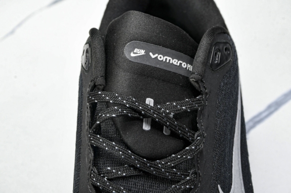 Nike Air ZoomX Vomero 18 Plus HM6805 