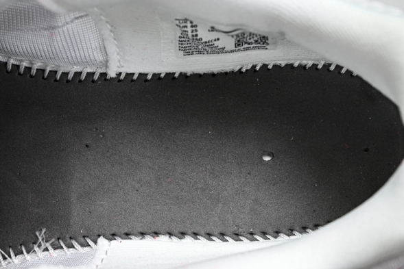 Nike Air ZoomX Vomero Plus HV8150-100 