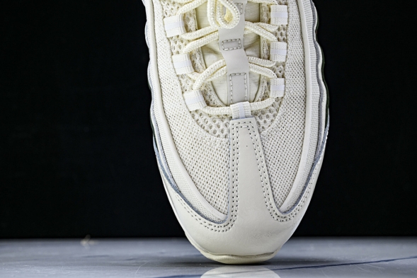 Nike Air Max 95 x Undefeated IB4453-100 