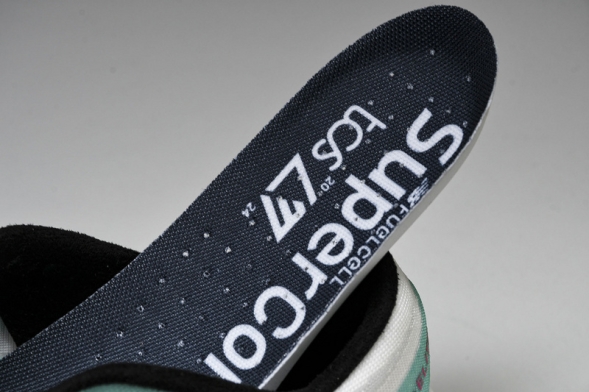 New Balance FuelCell Rebel V4 MRCELLJ4 