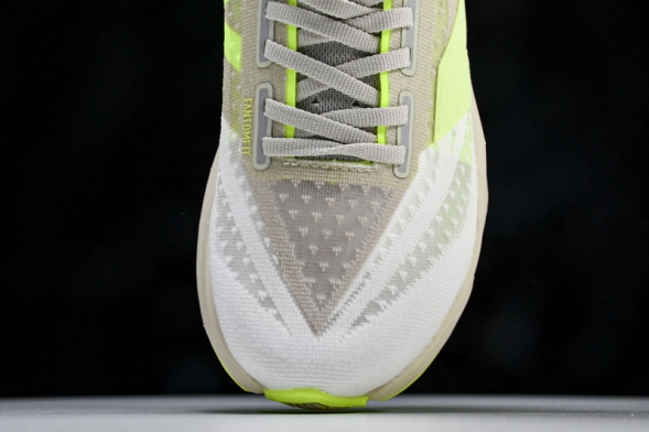 New Balance FuelCell Rebel V4 MFCXLUM 