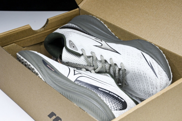 Mizuno Astro Plus D1GH240110 