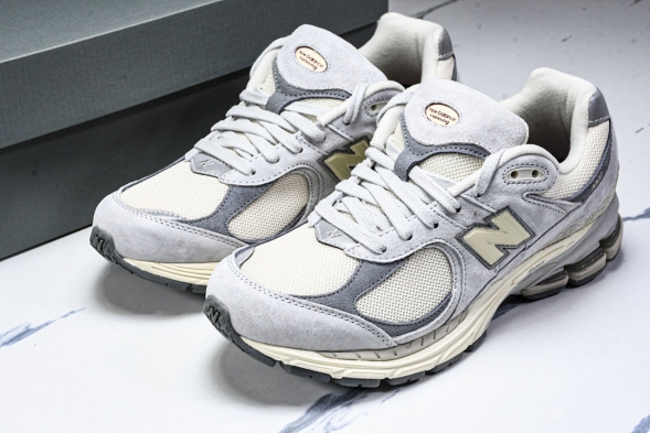 New Balance 2002R M2002RLN 