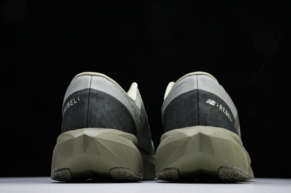 New Balance FuelCell Rebel V4 MFCXLF4 