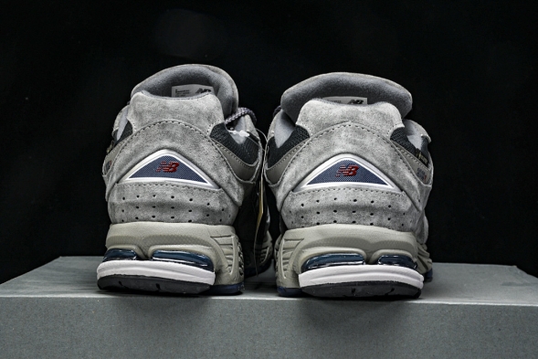 New Balance 2002R M2002RXC 