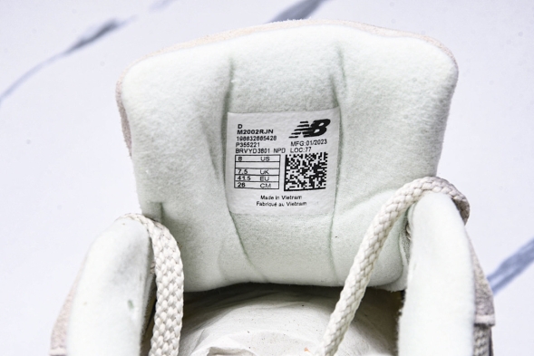 New Balance 2002R M2002RJN 