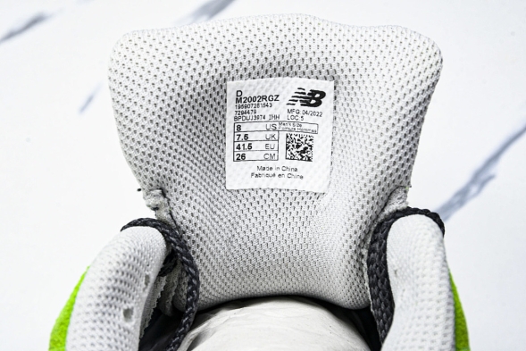 New Balance 2002R M2002RGZ 