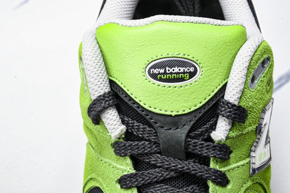 New Balance 2002R M2002RGZ 