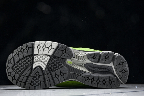 New Balance 2002R M2002RGZ 