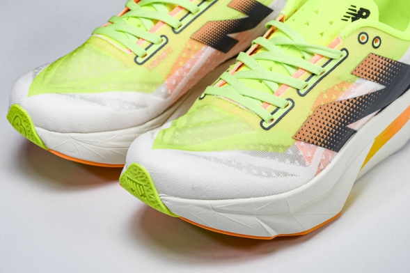 New Balance FuelCell Rebel V4 MFCXLL4 