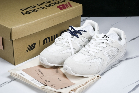 MiuMiu x New Balance 530 5E964D 