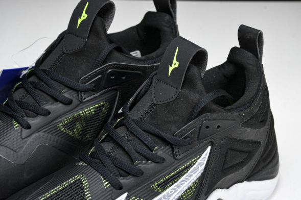 Mizuno Wave Momentum V1GA231252 