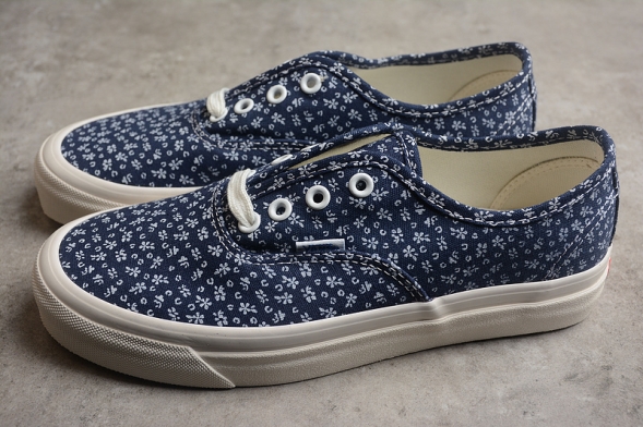 Vans Authentic VN0A7Q5CNVY 