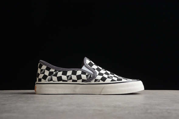 Vans Slip-On VR3 VN000EYEBWW 