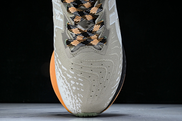 Asics Novablast 4 1011B850-250 