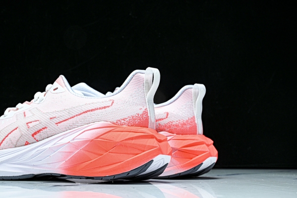 Asics Novablast 4 1012B650-100 