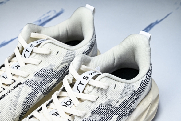 Asics Novablast 5 1011B974-002 