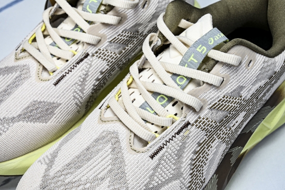 Asics Novablast 5 1012B765-250 