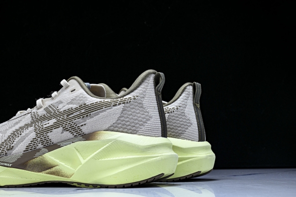 Asics Novablast 5 1012B765-250 