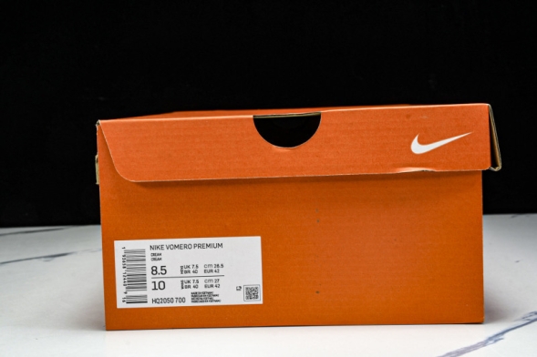 Nike Air Zoom Vomero Premium HQ2050-700 