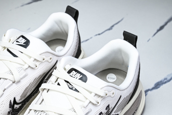 Nike Air ZoomX Vomero 18 RUN IB5726-100 