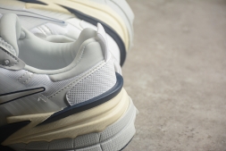 Nike V2K Runtekk Run FD0736 102