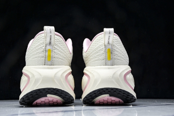 Nike Air ZoomX Vomero 18 Plus HM6805 106 