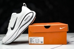 Nike Air ZoomX Vomero 18 Plus HM6805 111