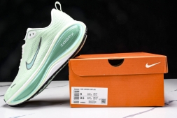 Nike Air ZoomX Vomero 18 Plus HM6805